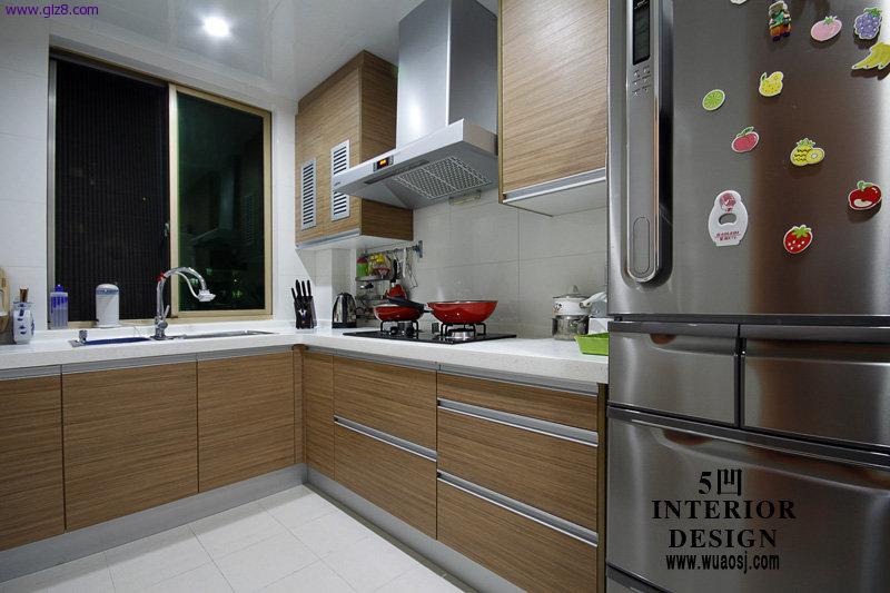 厨房，现在带制冰功能的冰箱是我的最爱.jpg