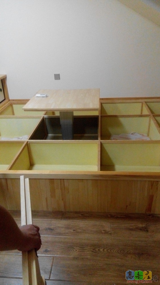 所为的新式榫卯插槽地箱