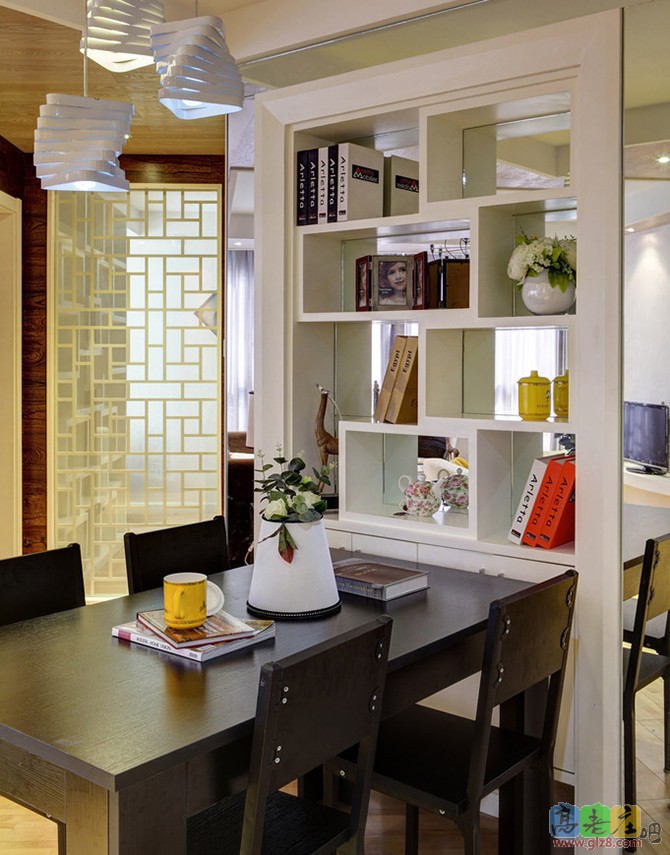 餐厅也可以当做工作台或是书桌使用，多用空间。.jpg