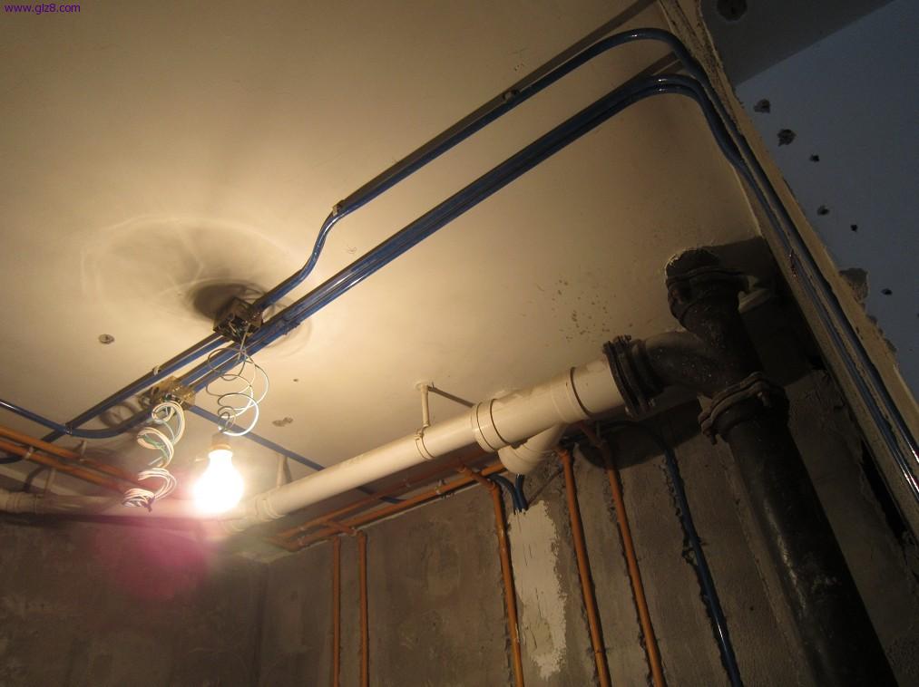 卫生间顶部电线.jpg