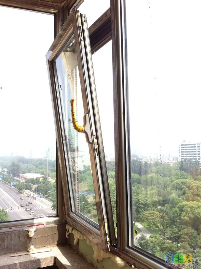 阳台窗上悬不上