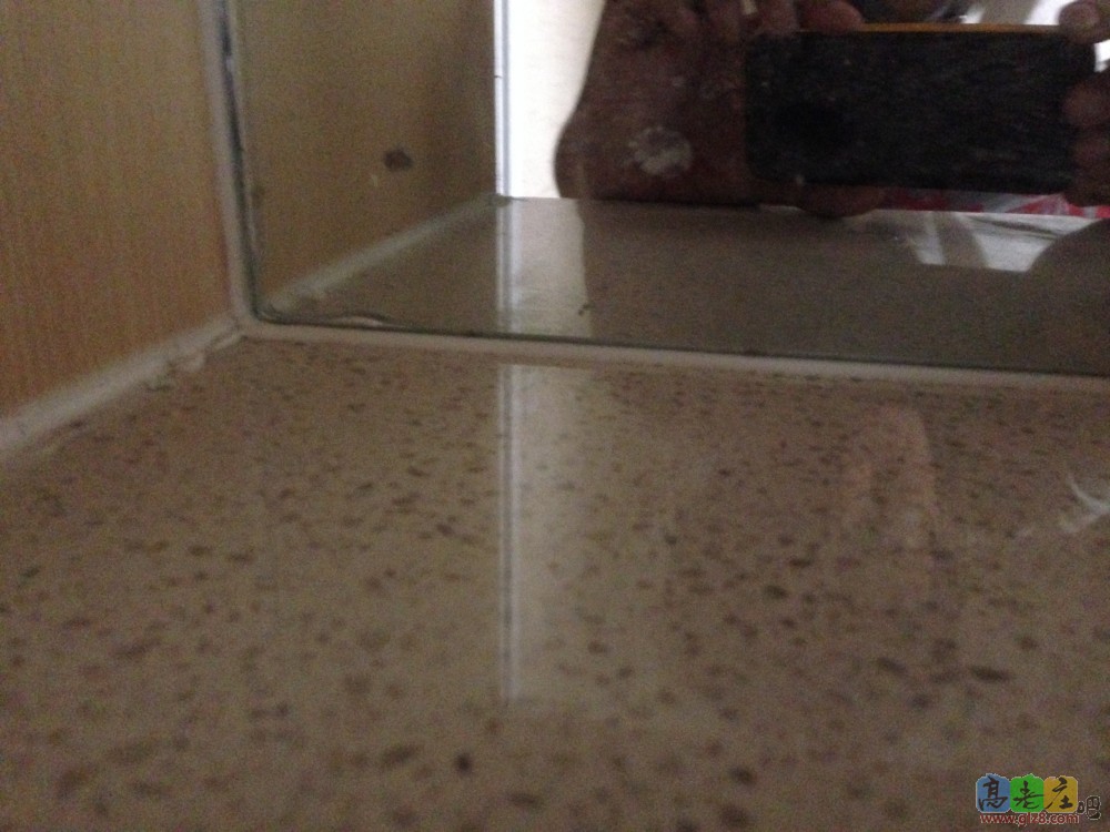 白色的胶太影响美观了