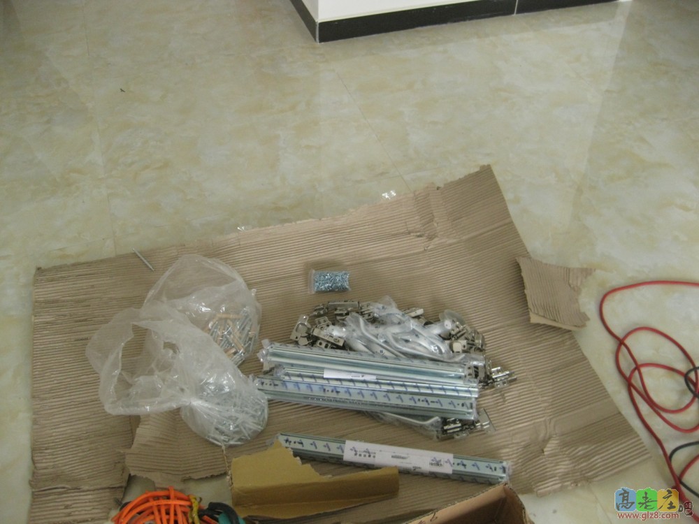 在瞧瞧咱这五金，合页用的是意大利FGV的阻尼合页