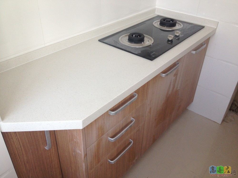 地柜（好多灰尘，还没有擦）