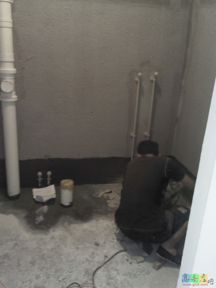 水电师傅在开地槽