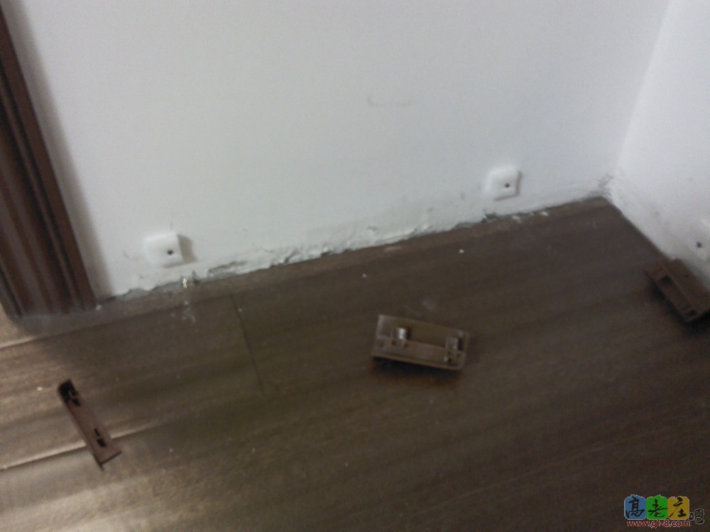 铺圣象地板及踢脚线 (4).jpg