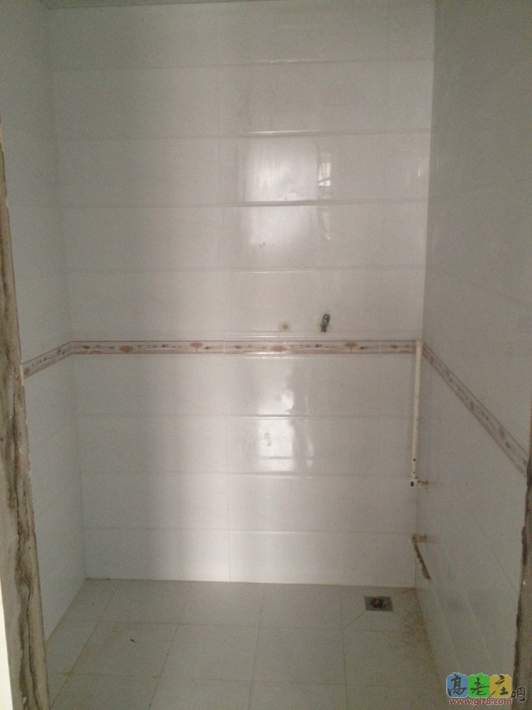 卫生间瓷砖和腰线