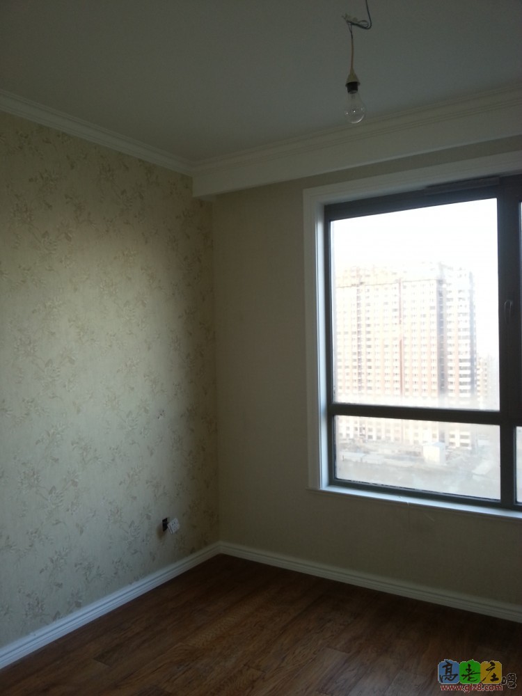 依品定制的白色踢脚线