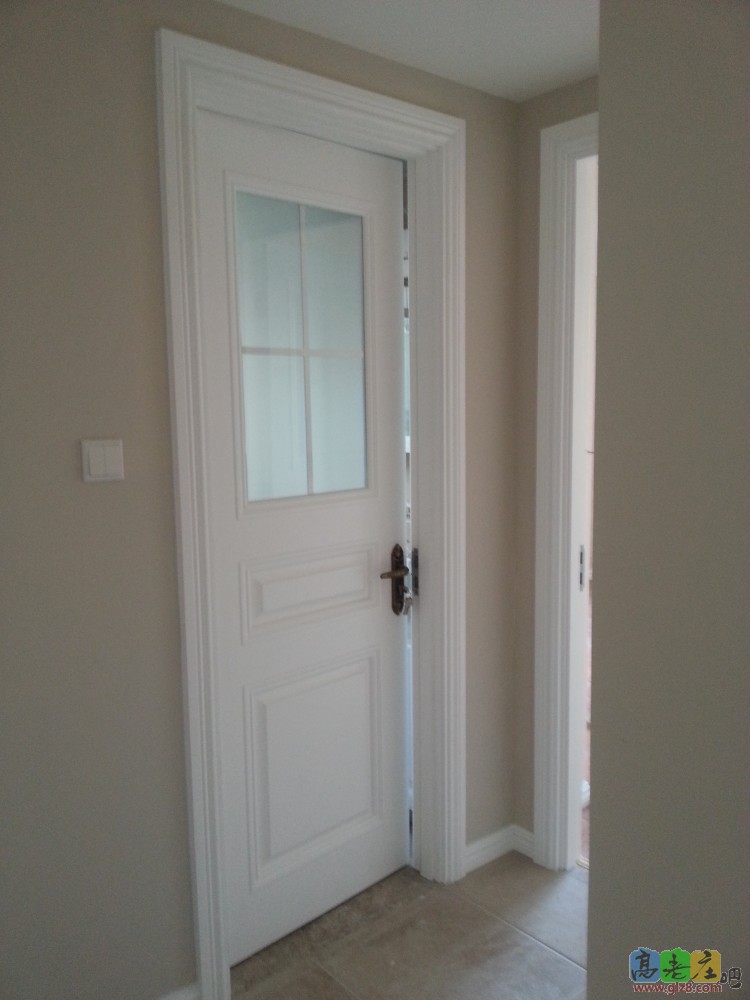 从正面看浴室门