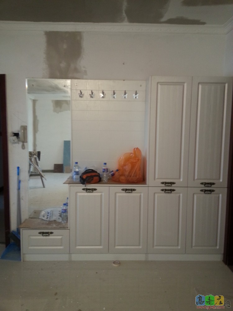 进门的鞋柜杂物柜