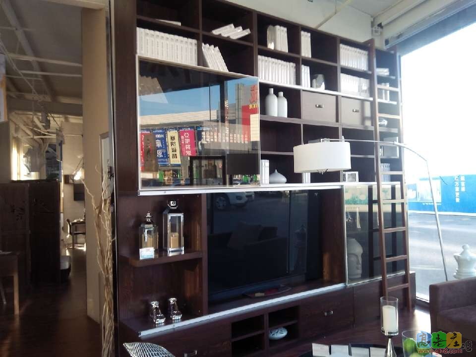 进门的大电视柜，虽然用不了还是喜欢
