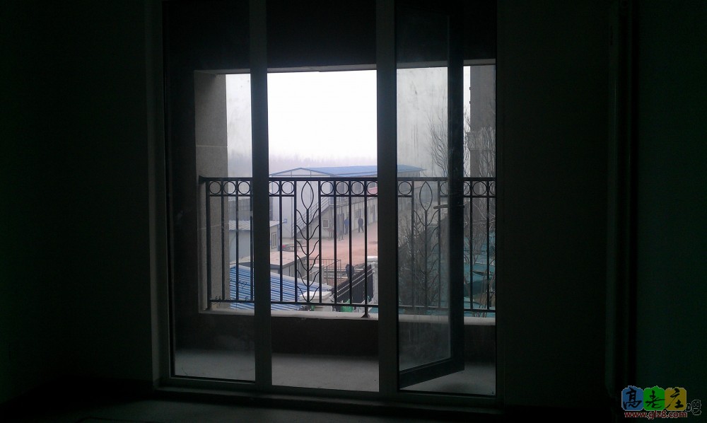 主卧的阳台门