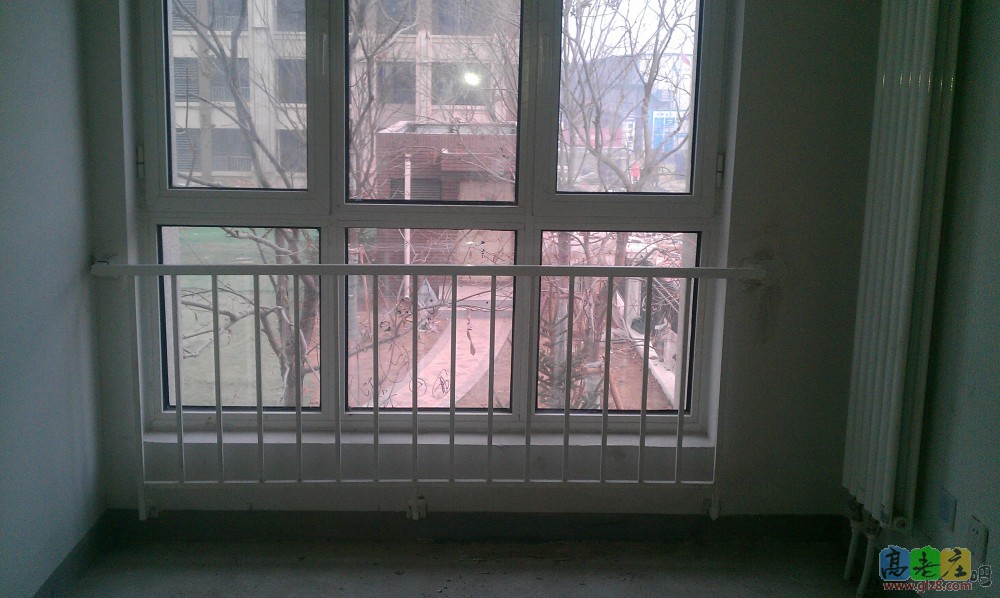 次卧的窗户