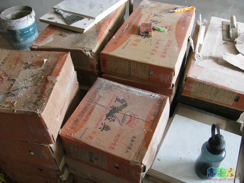 运送来的瓷砖.JPG