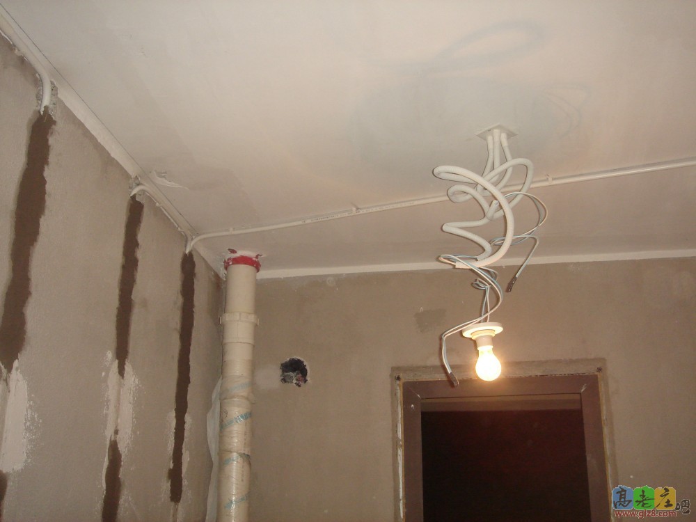 给吊顶留出的线，看着还挺艺术