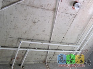 基本横平竖直斜的那根是电线