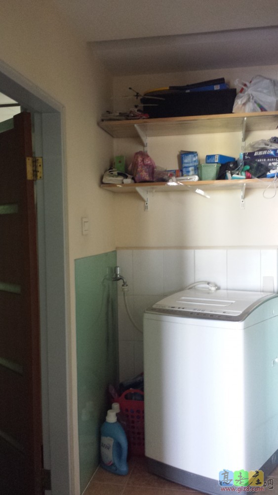 卫生间门口（这里做个一体衣柜如何）