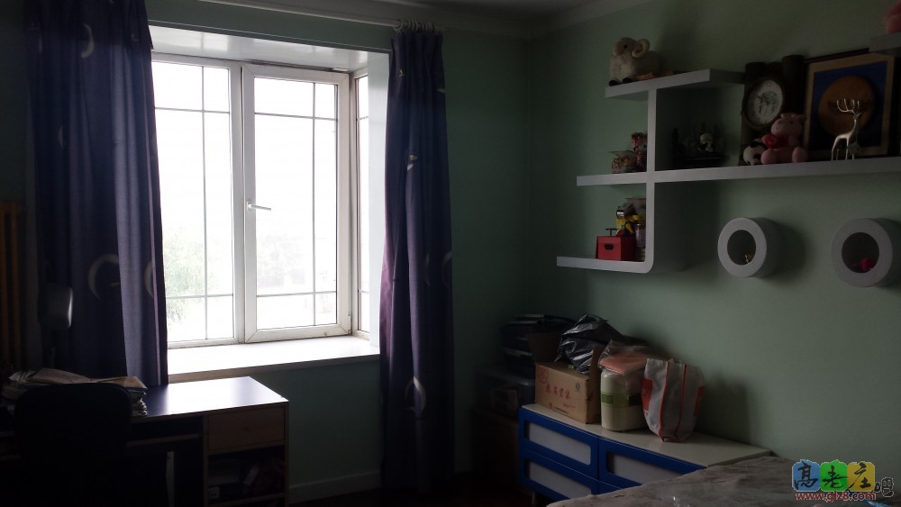 东北角次卧儿童房