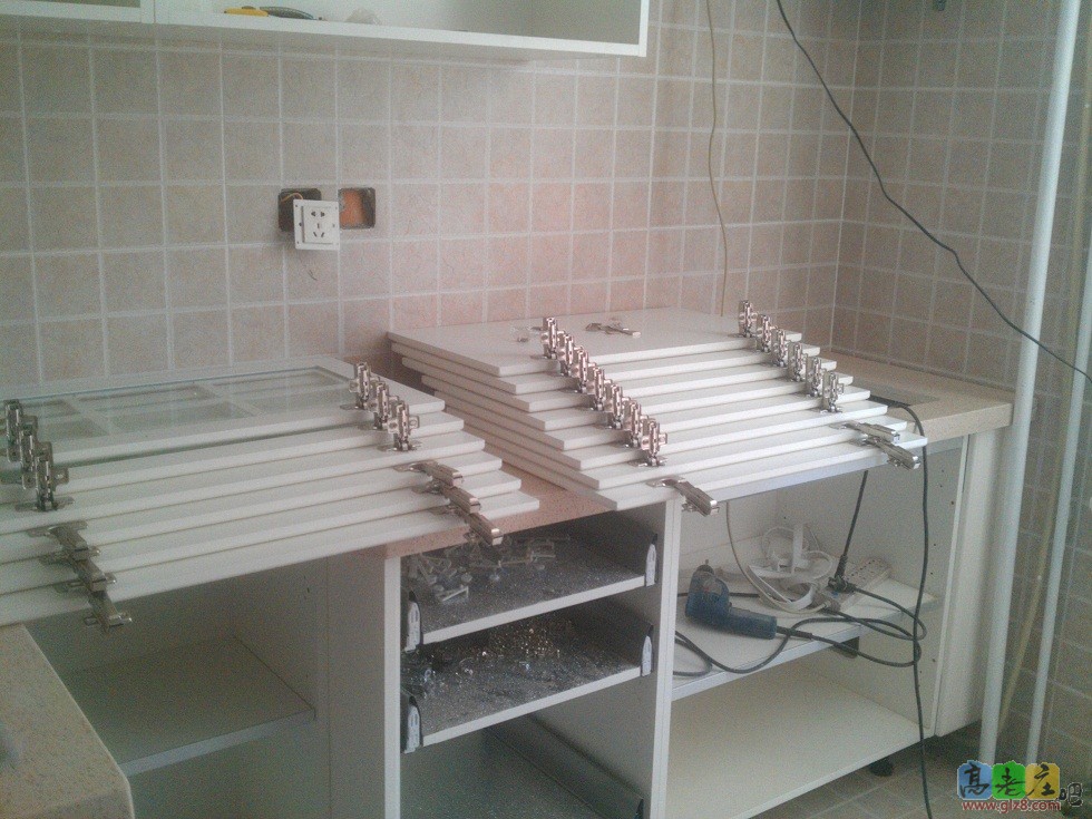 门板统一安装合页