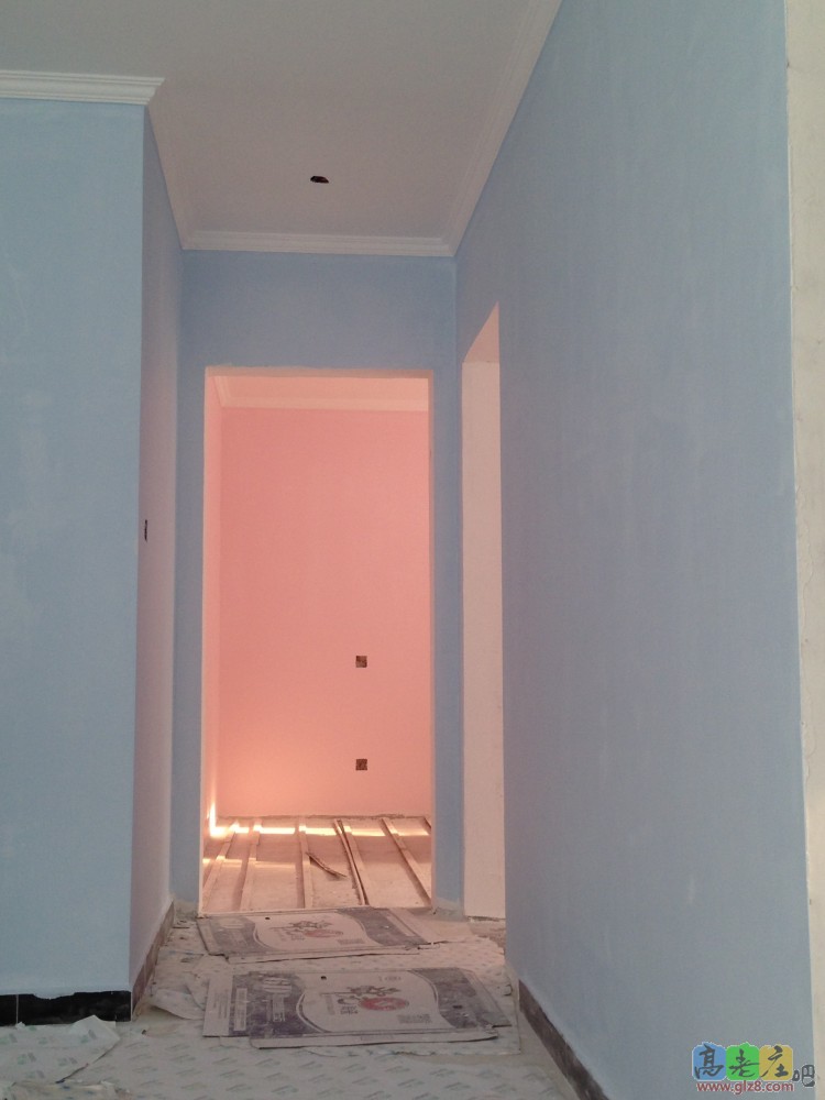 客厅看向两个屋子