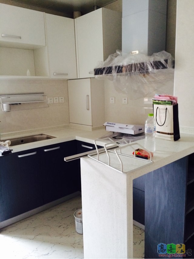 小小的厨房和吧台