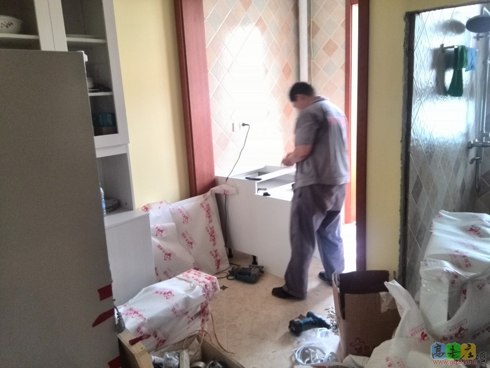 拆包，安装地柜