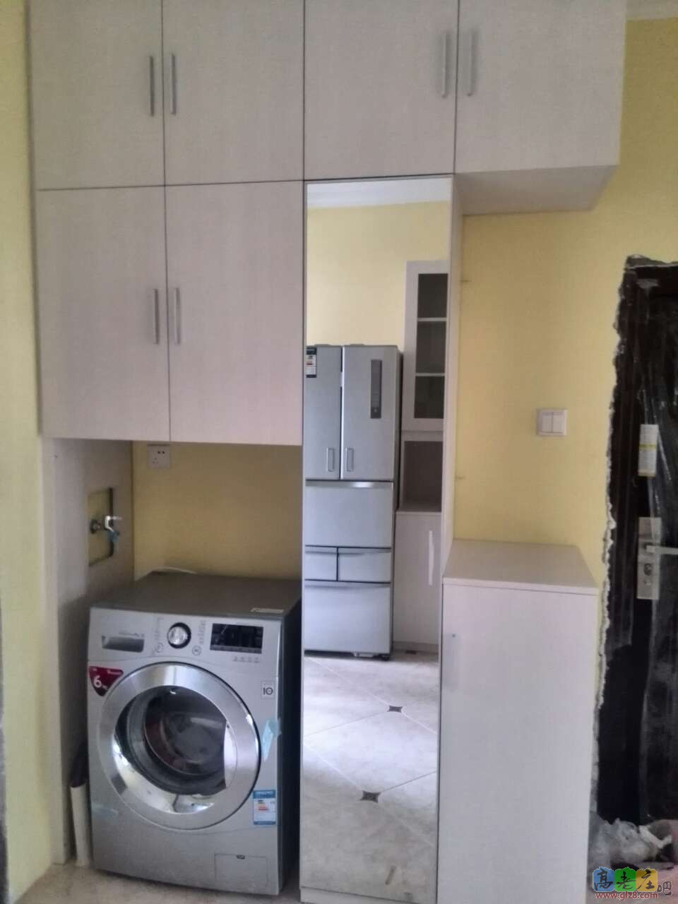 成功把洗衣机嵌进去了，嘿嘿！