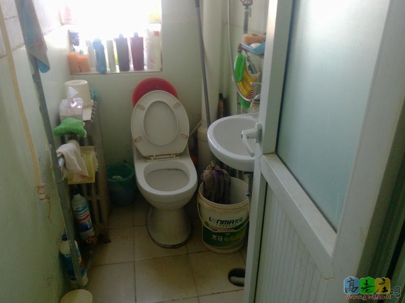 2平米巨小的厕所