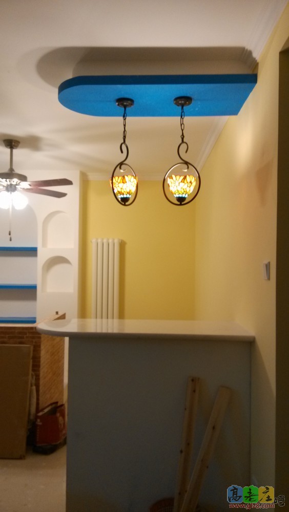 昨天给吧台贴了壁纸还没拍照