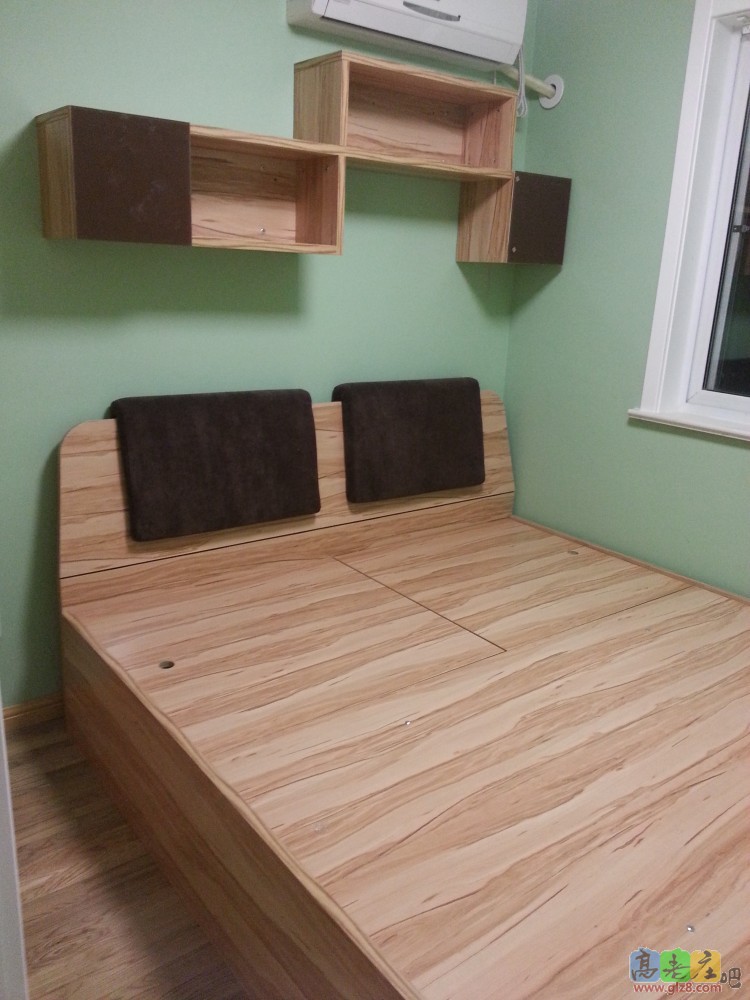 卧室太小，无法拍全