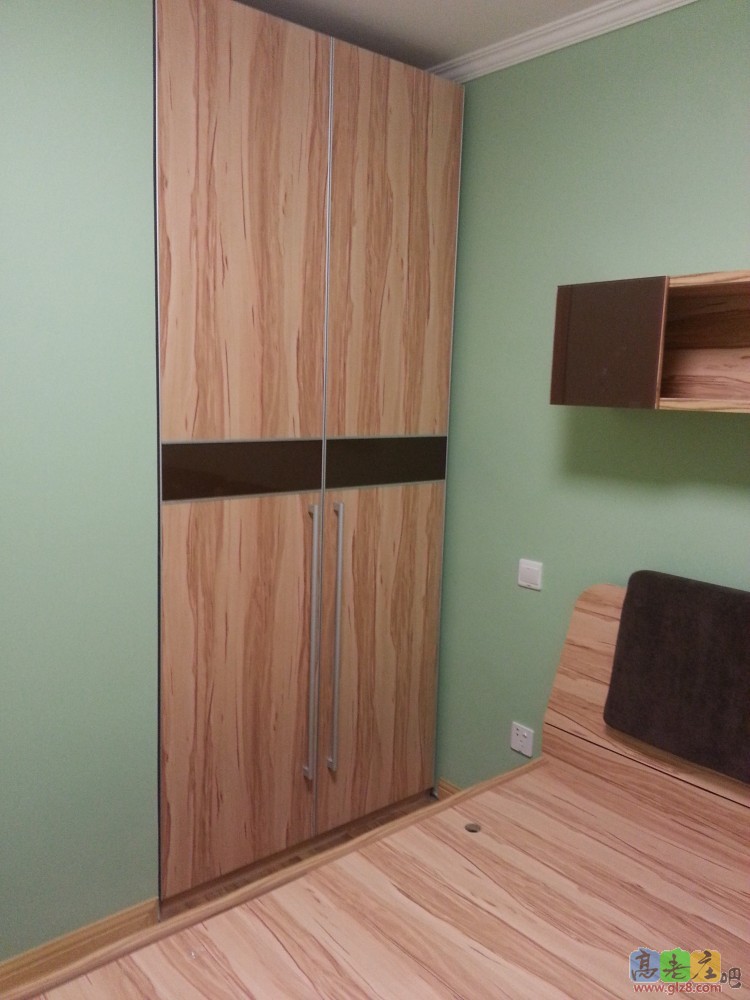衣柜实物很大气，实物比图片好看