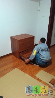 卧室的安装小师傅