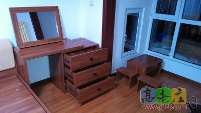 梳妆台