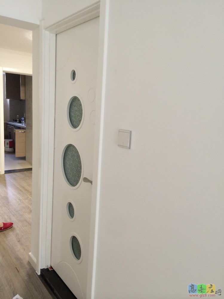 这是过道里洗手间门口