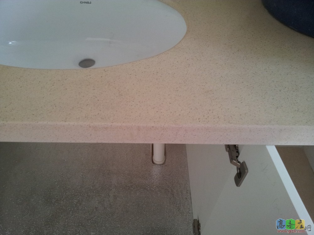 脏了吧唧的浴室柜台面2.jpg