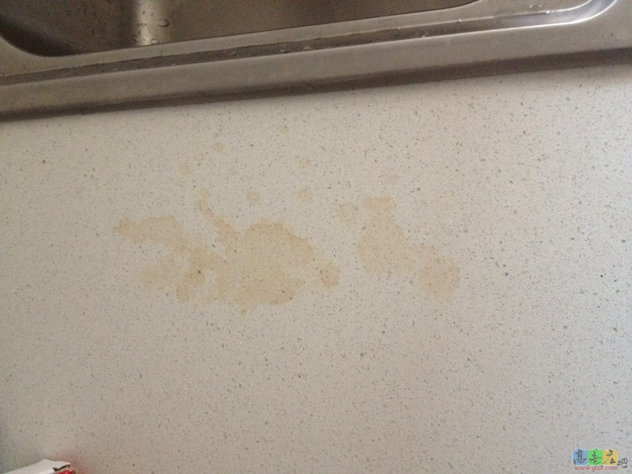 橱柜石英石台面，前两天，工人喝茶，擦不掉了