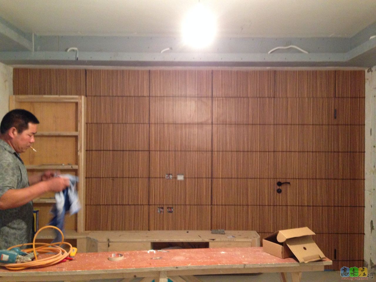 电视背景墙施工中