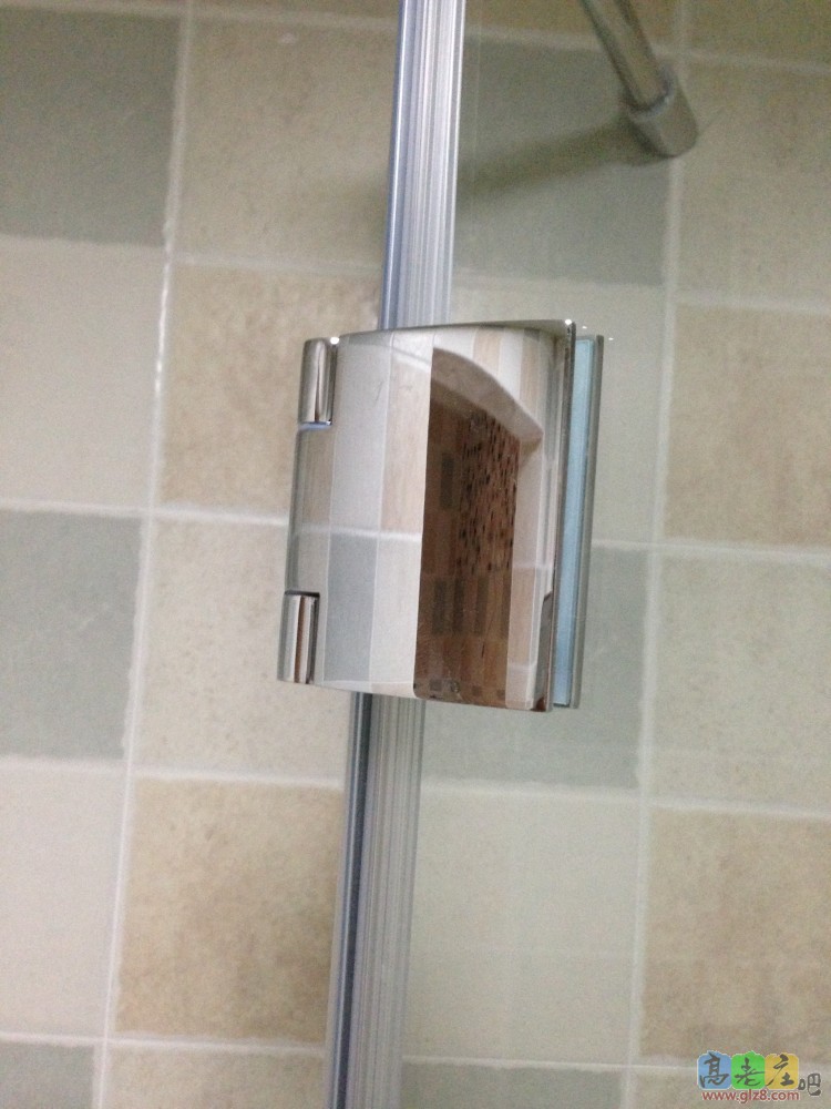 客卫淋浴房细节