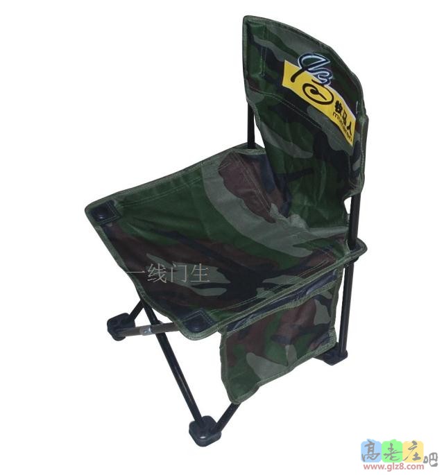 凡是活动当天下订单龙鼎天著木门的客户，可获得户外折叠椅一把