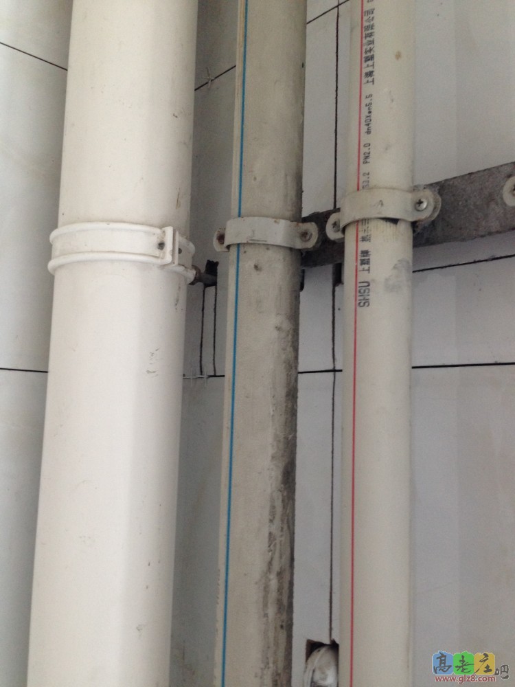 立管后非常难贴，手都不好伸进去的