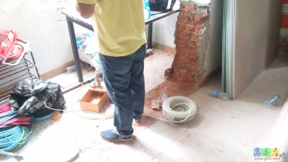 拆除中的阳台垛子