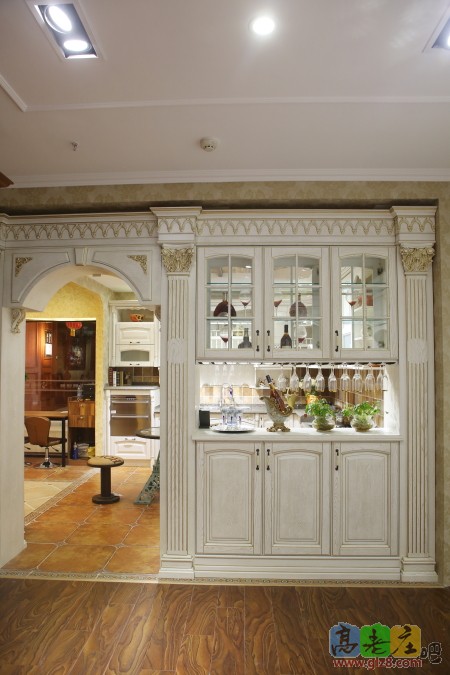 槿木坊橱柜 实木隔断