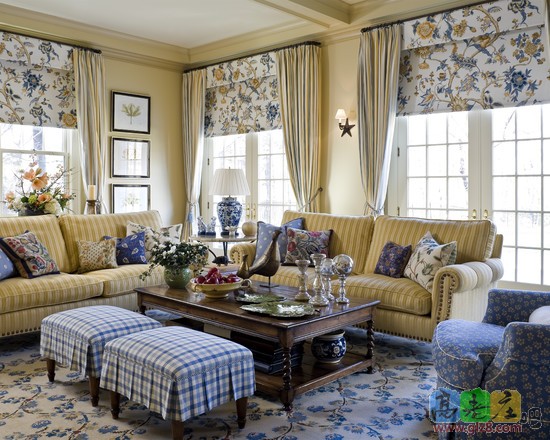 traditional-living-room (1).jpg