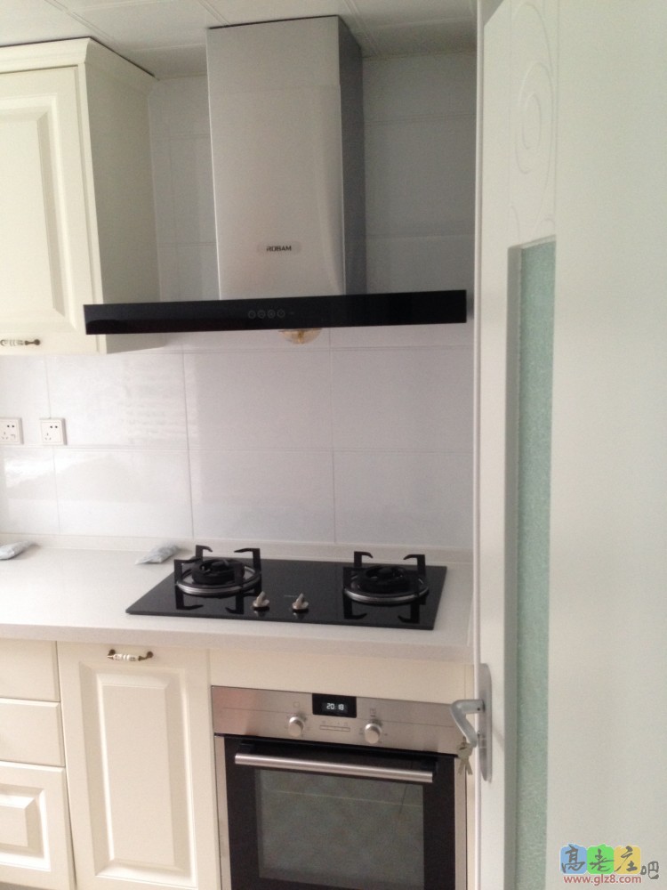 厨房一进门就是灶台了