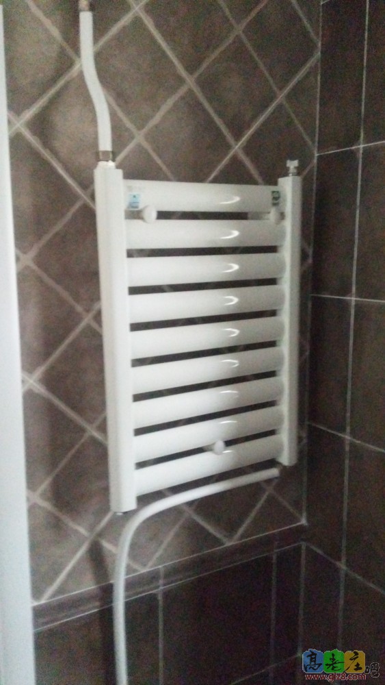 卫生间安放在上墙的平板