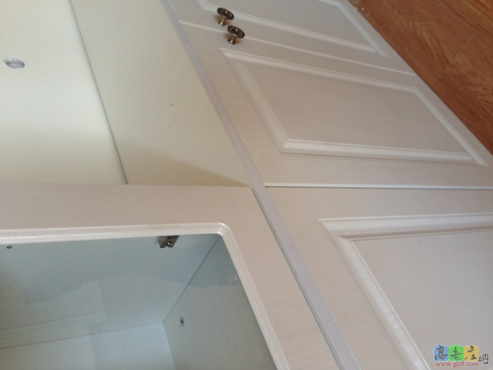 大家能看出来两个颜色吗？柜子有这么做的吗？？？