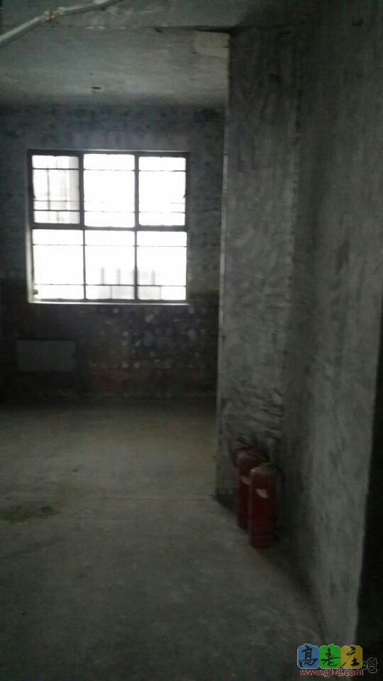 餐厅和厨房打通，之前有一道墙