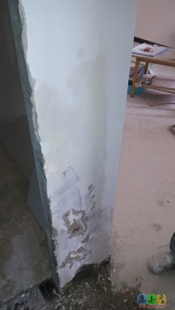 墙面泛黄