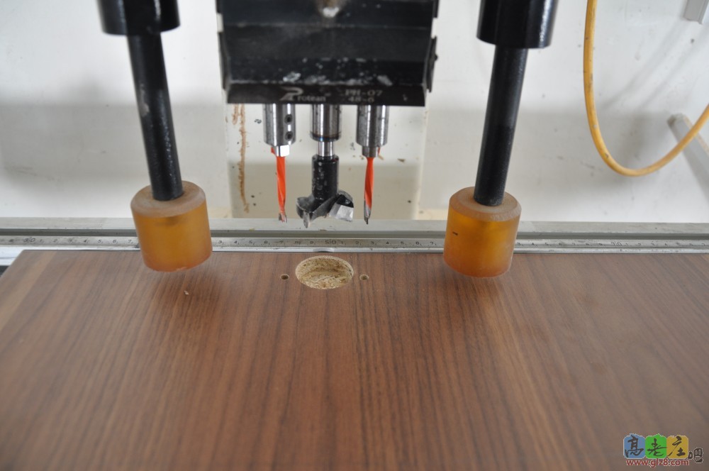 槿木坊铰链胀塞打孔一体机