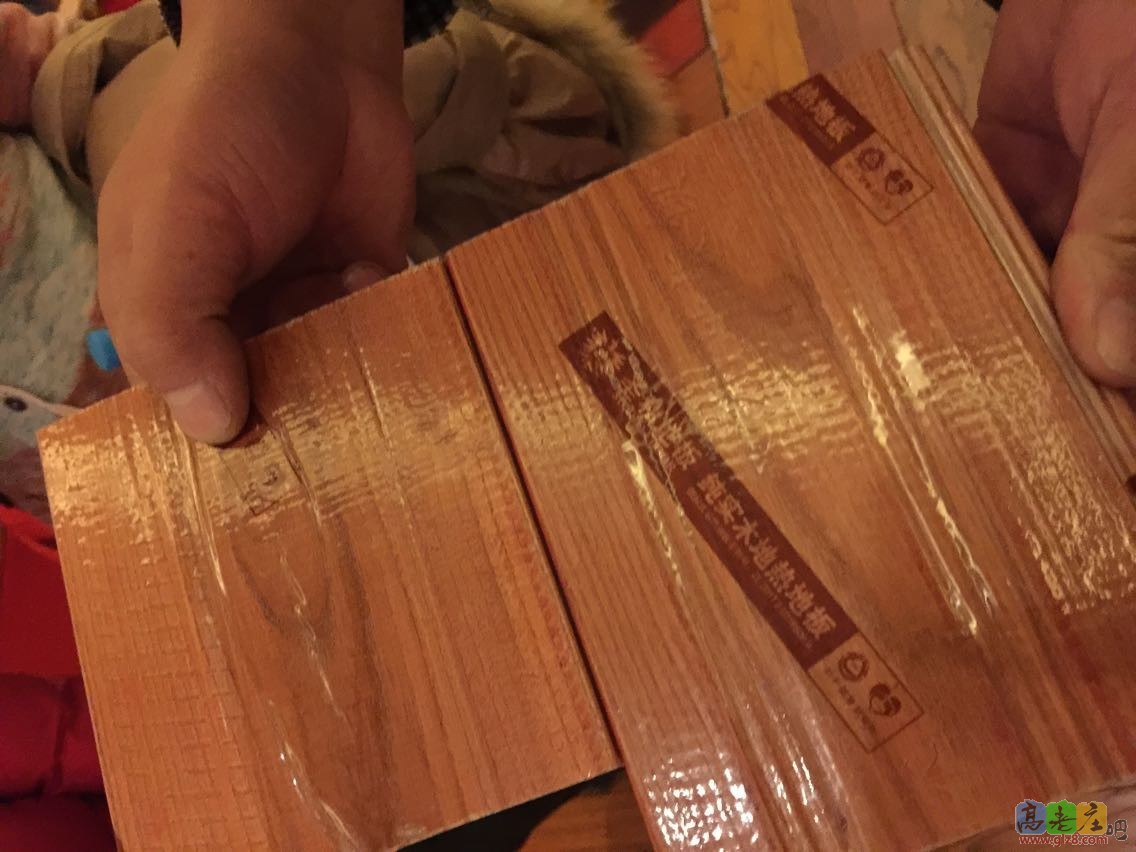 木板后的密封膜